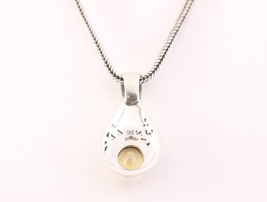 Traditionele bewerkte zilveren hanger met citrien aan vossenstaart ketting afbeelding 3