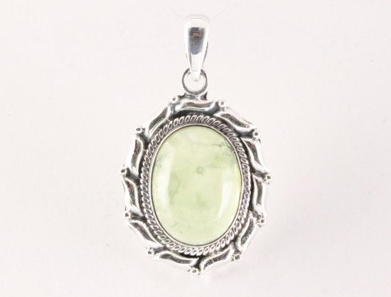 Bewerkte zilveren hanger met prehniet afbeelding 1