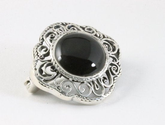 Opengewerkte zilveren broche met onyx afbeelding 2