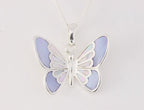 Zilveren vlinder hanger met blauwe en witte parelmoer aan ketting afbeelding 4