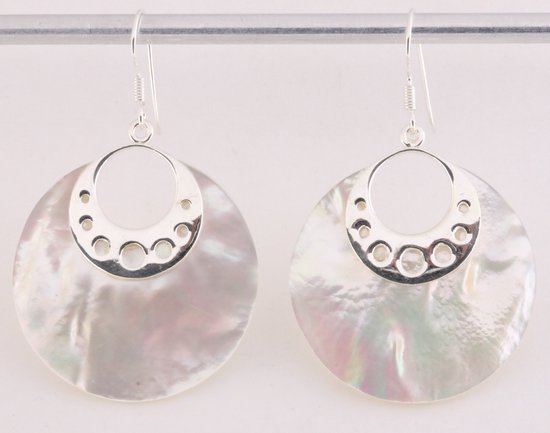 Zilveren oorbellen met grote ronde parelmoer afbeelding 4