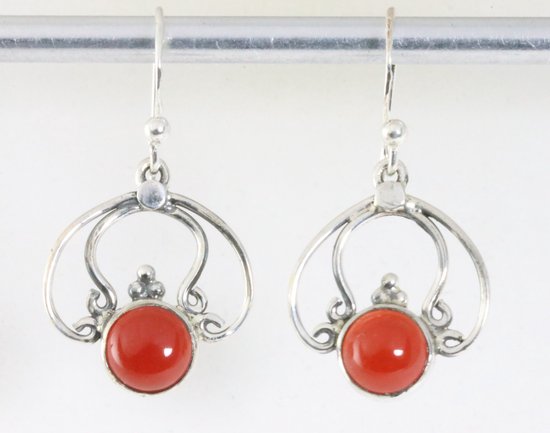 Opengewerkte zilveren oorbellen met carneool afbeelding 1