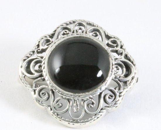 Opengewerkte zilveren broche met onyx afbeelding 1