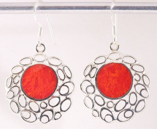 Grote opengewerkte zilveren oorbellen met rode koraal steen afbeelding 1