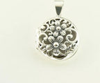Rond opengewerkt zilveren medaillon met bloemengravering afbeelding 4