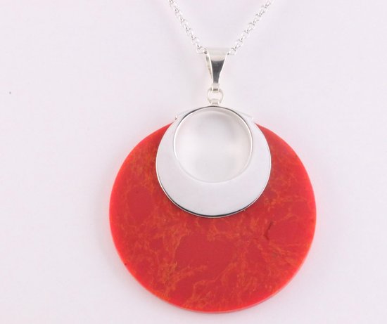 Grote ronde zilveren hanger met rode koraal steen aan ketting afbeelding 4
