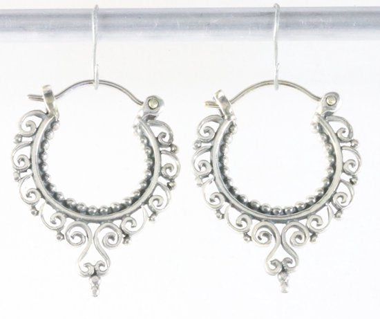 Traditionele fijn bewerkte zilveren oorringen afbeelding 1