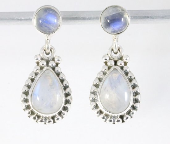 Bewerkte zilveren oorstekers met regenboog maansteen afbeelding 1