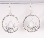 Ronde opengewerkte zilveren lotus oorbellen met welo opaal afbeelding 1