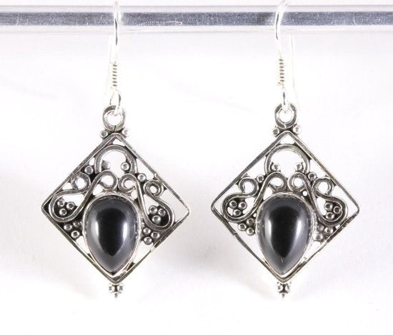 Opengewerkte zilveren oorbellen met onyx afbeelding 1