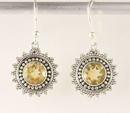 Bewerkte zilveren oorbellen met citrien afbeelding 1