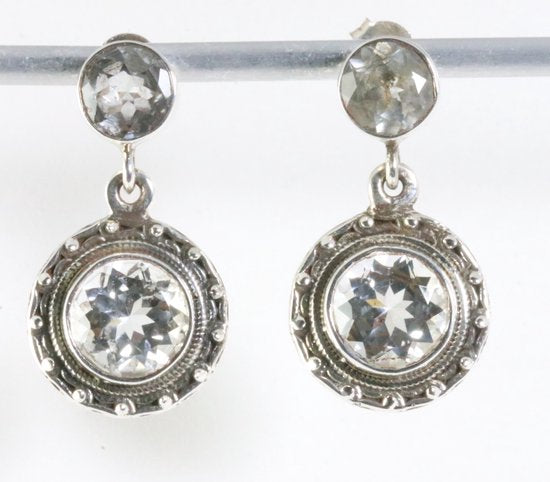 Ronde bewerkte zilveren oorstekers met bergkristal afbeelding 1