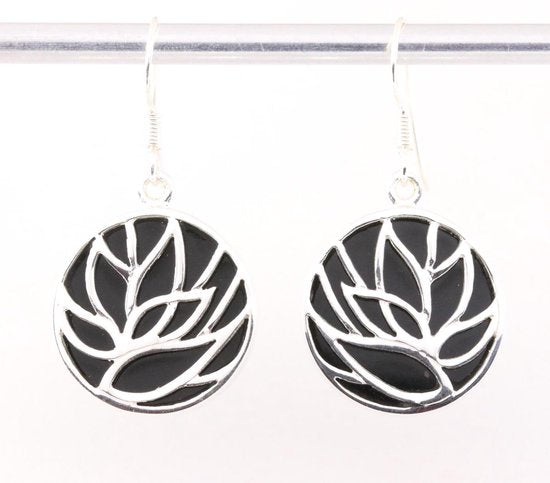 Ronde zilveren lotus oorbellen op onyx afbeelding 1