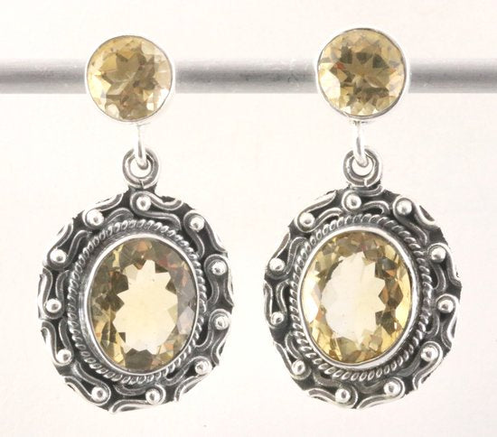 Bewerkte zilveren oorstekers met citrien afbeelding 1