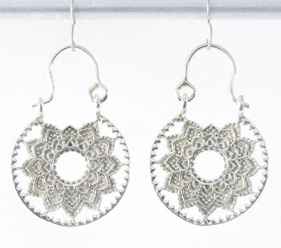 Traditionele bewerkte zilveren oorringen afbeelding 1
