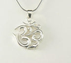 Zilveren ohm hanger aan ketting afbeelding 4