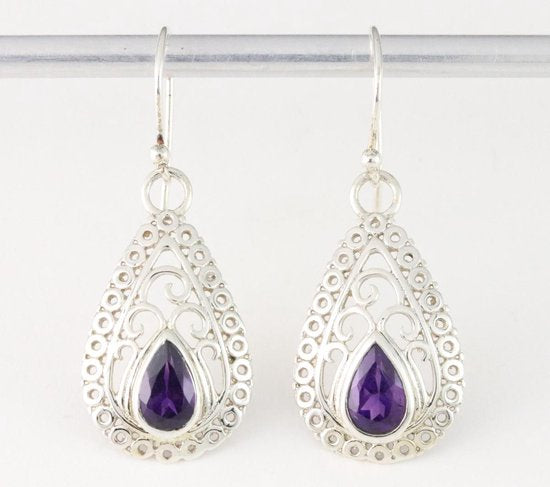 Opengewerkte zilveren oorbellen met amethist afbeelding 1