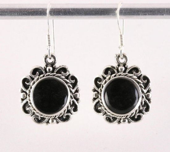Bewerkte zilveren oorbellen met onyx afbeelding 1