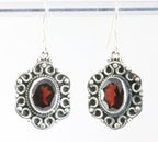 Bewerkte zilveren oorbellen met granaat afbeelding 1