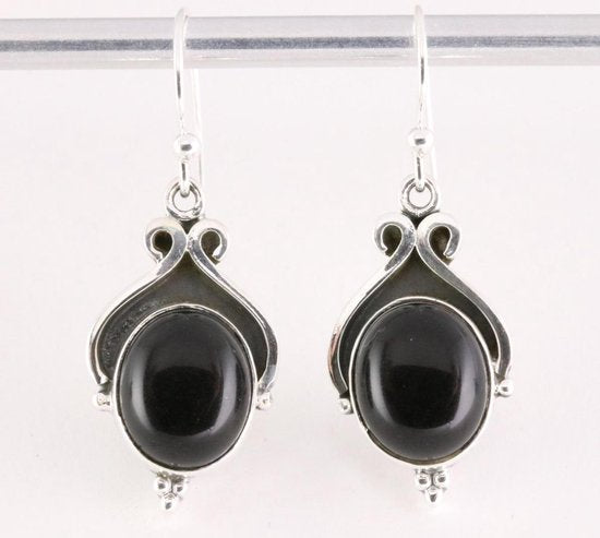 Bewerkte zilveren oorbellen met onyx afbeelding 1