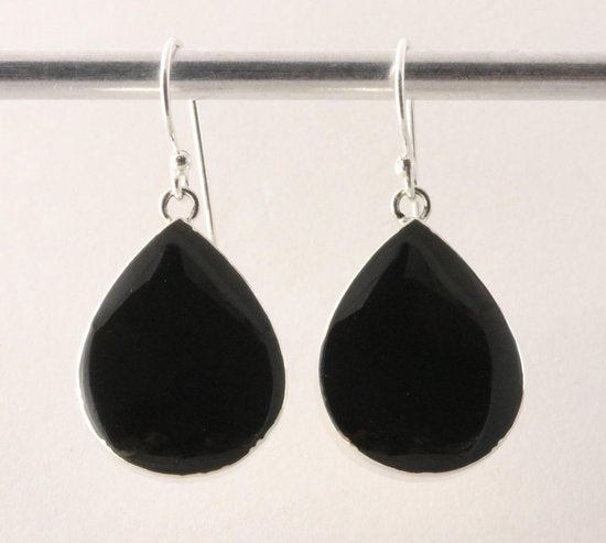 Druppelvormige zilveren oorbellen met onyx afbeelding 1