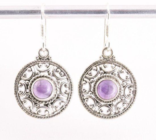 Ronde opengewerkte zilveren oorbellen met amethist afbeelding 1