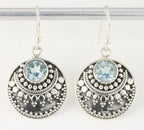 Ronde bewerkte zilveren oorbellen met blauwe topaas afbeelding 1