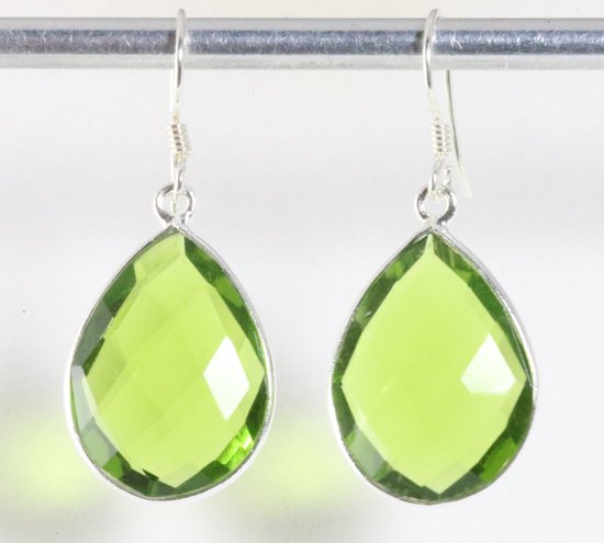 Grote druppelvormige zilveren oorbellen met peridoot afbeelding 1