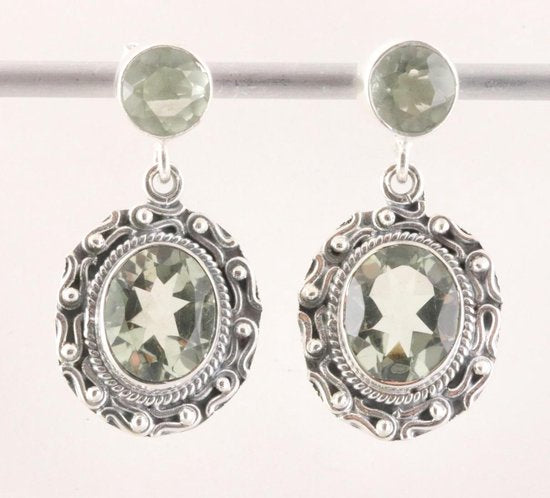 Bewerkte zilveren oorstekers met groene amethist afbeelding 1