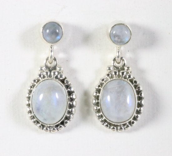 Bewerkte zilveren oorstekers met regenboog maansteen afbeelding 1