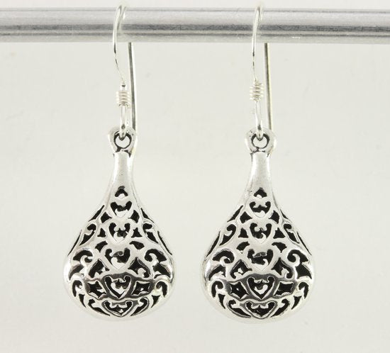 Fijne druppelvormige opengewerkte zilveren oorbellen afbeelding 1