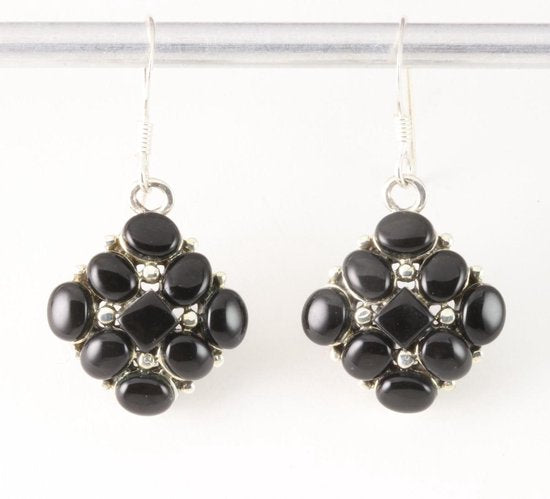 Ruitvormige zilveren oorbellen met onyx afbeelding 1