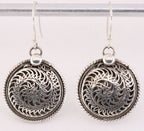 Traditionele ronde zilveren oorbellen met filigrein bewerking afbeelding 4