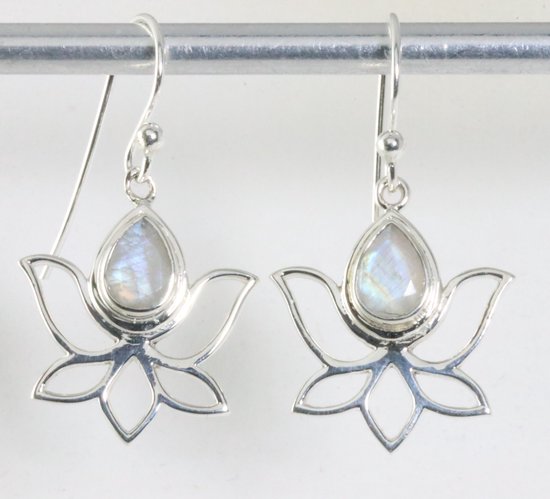 Opengewerkte zilveren lotus oorbellen met regenboog maansteen afbeelding 1