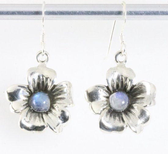 Bloemvormige zilveren oorbellen met regenboog maansteen afbeelding 1