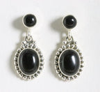 Bewerkte zilveren oorstekers met onyx afbeelding 1