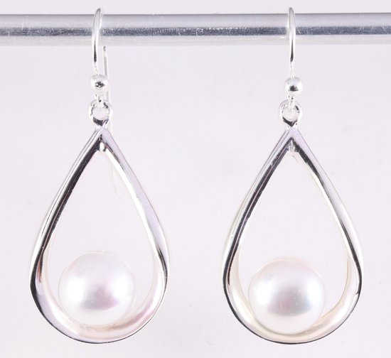 Opengewerkte hoogglans zilveren oorbellen met zoetwater parel afbeelding 1