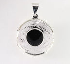 Rond bewerkt zilveren medaillon met onyx afbeelding 1