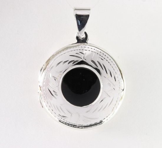 Rond bewerkt zilveren medaillon met onyx afbeelding 1