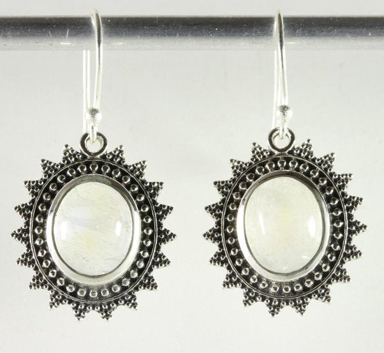 Bewerkte zilveren oorbellen met regenboog maansteen afbeelding 1