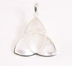 Zilveren triquetra hanger met parelmoer afbeelding 1