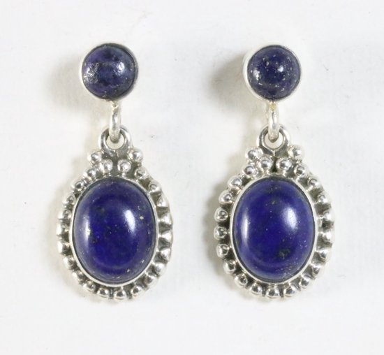 Bewerkte zilveren oorstekers met lapis lazuli afbeelding 1