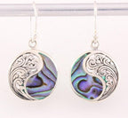 Ronde opengewerkte zilveren oorbellen met abalone schelp afbeelding 1