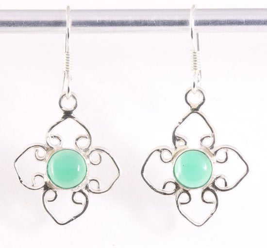 Fijne opengewerkte zilveren oorbellen met groene onyx afbeelding 1