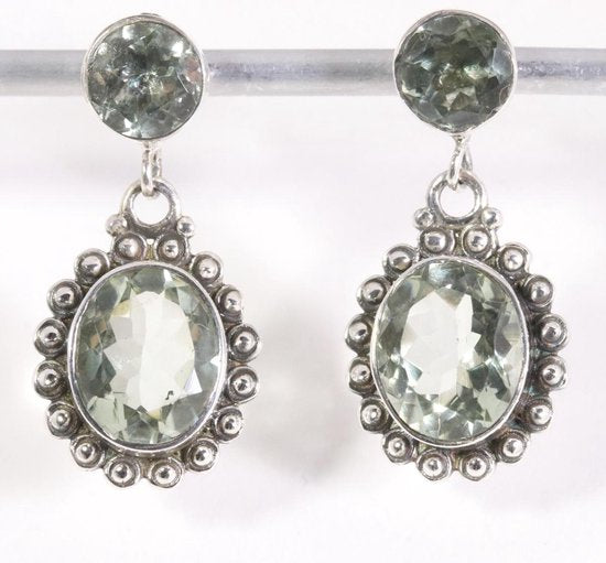 Bewerkte zilveren oorstekers met groene amethist afbeelding 1