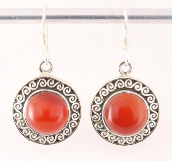 Ronde bewerkte zilveren oorbellen met carneool afbeelding 1