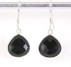Fijne druppelvormige zilveren oorbellen met onyx afbeelding 1