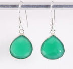 Fijne druppelvormige zilveren oorbellen met groene onyx afbeelding 1