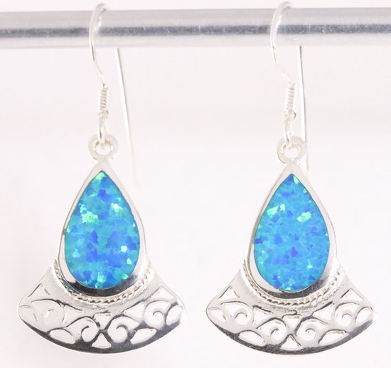 Bewerkte zilveren oorbellen met Australische opaal afbeelding 1