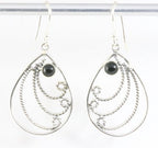 Fijne opengewerkte zilveren filigrein oorbellen met onyx afbeelding 1